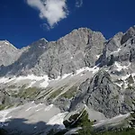 Golf & Skipension Krug Guest house