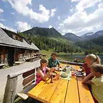 Golf & Skipension Krug Guest house Haus im Ennstal